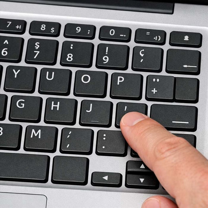 Où trouver l’underscore sur un clavier AZERTY ? Guide simple